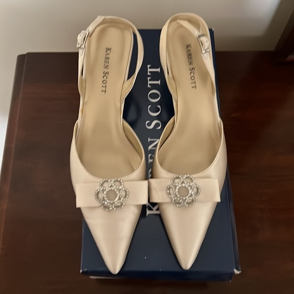 Karen Scott formal shoes, cream, size 8M - Picture 2 of 8